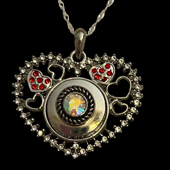 GORGEOUS HEART WITH SMALL RED CRYSTAL HEARTS SNAP BUTTON PENDANT SILVER NECKLACE - Picture 6 of 9
